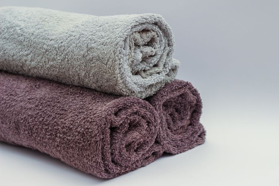 Role papírových ručníků a hygienický materiál